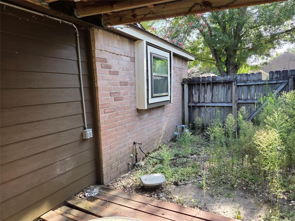 802 Hartman Drive Baytown, TX 77521