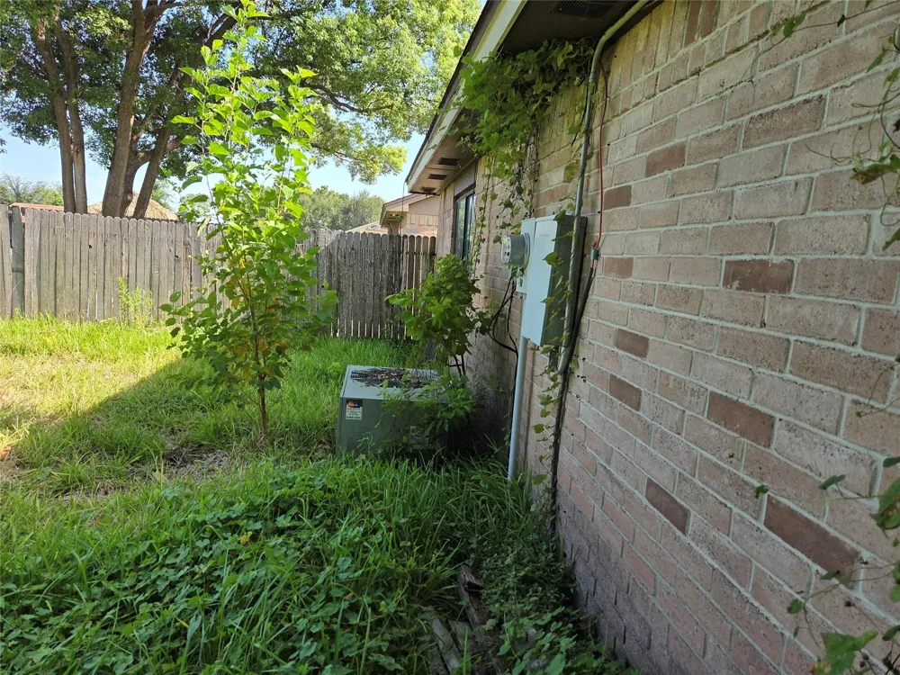 802 Hartman Drive Baytown, TX 77521