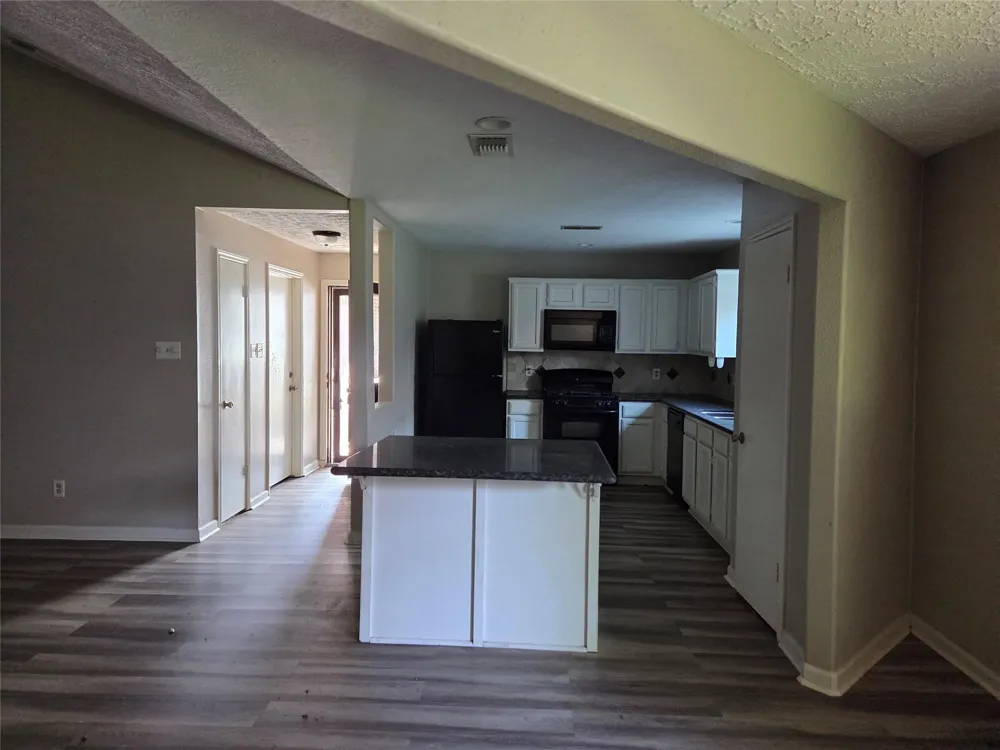802 Hartman Drive Baytown, TX 77521