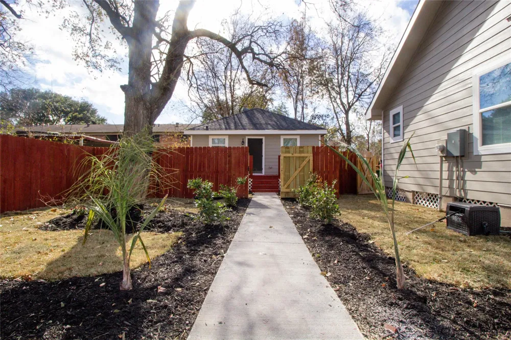 231 Betral Street Houston, TX 77022