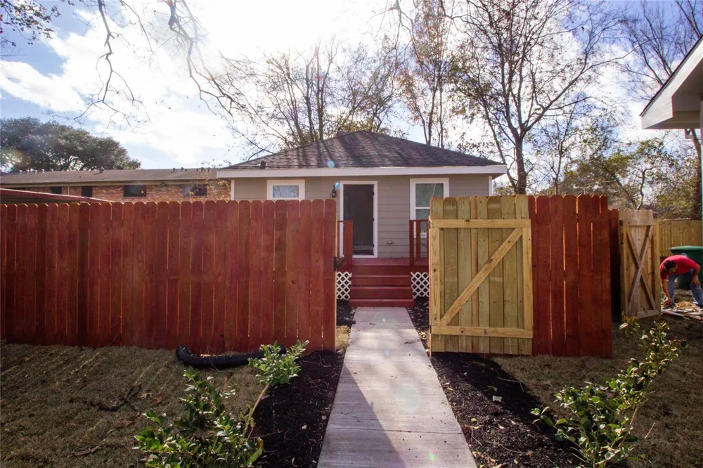 231 Betral Street Houston, TX 77022