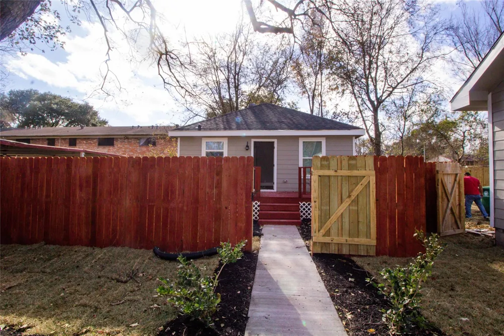 231 Betral Street Houston, TX 77022