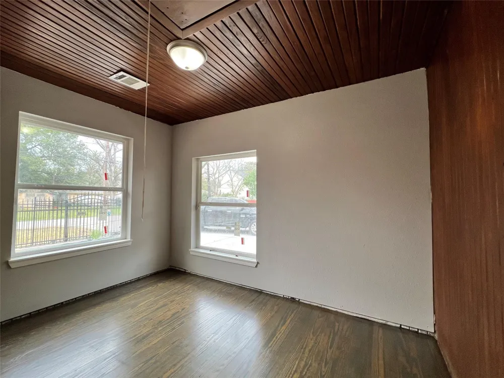 231 Betral Street Houston, TX 77022