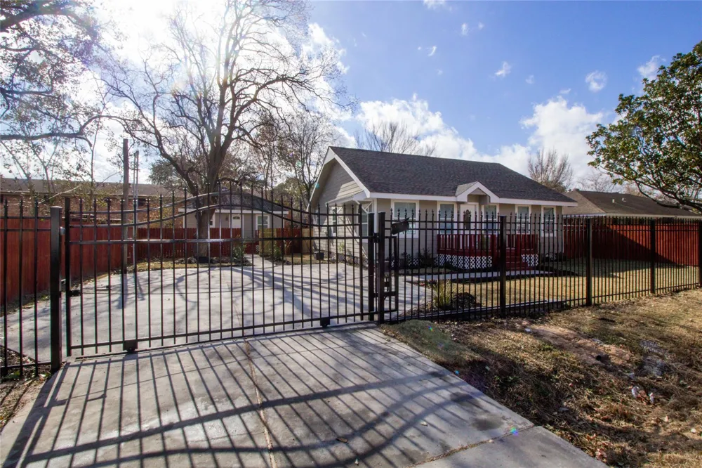 231 Betral Street Houston, TX 77022