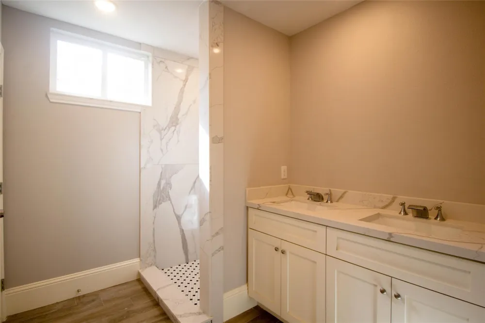 231 Betral Street Houston, TX 77022