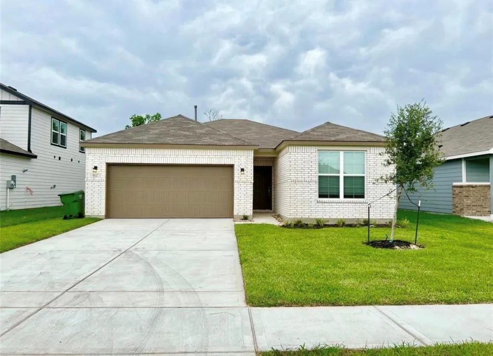 812 Westpointe Drive Dayton, TX 77535
