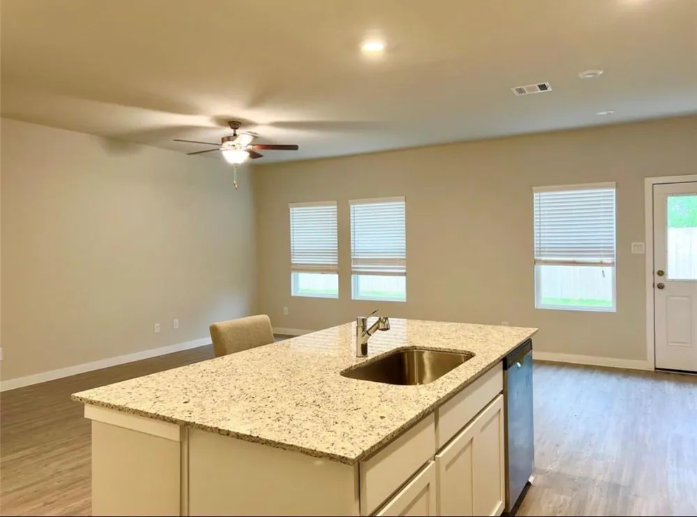 812 Westpointe Drive Dayton, TX 77535