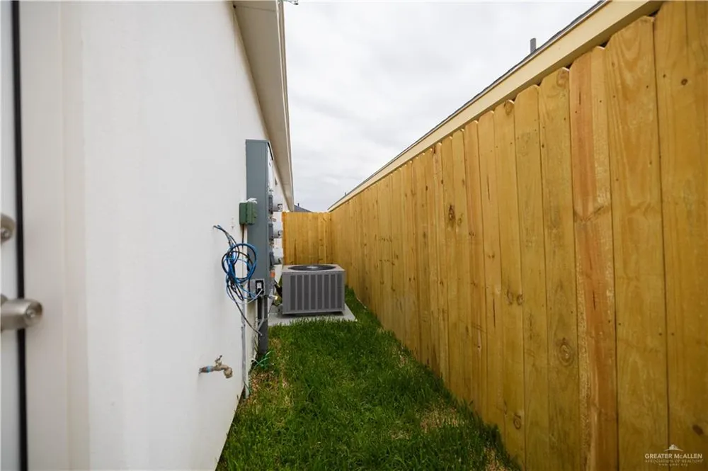 2609 E Hayes Avenue Alton, TX 78573