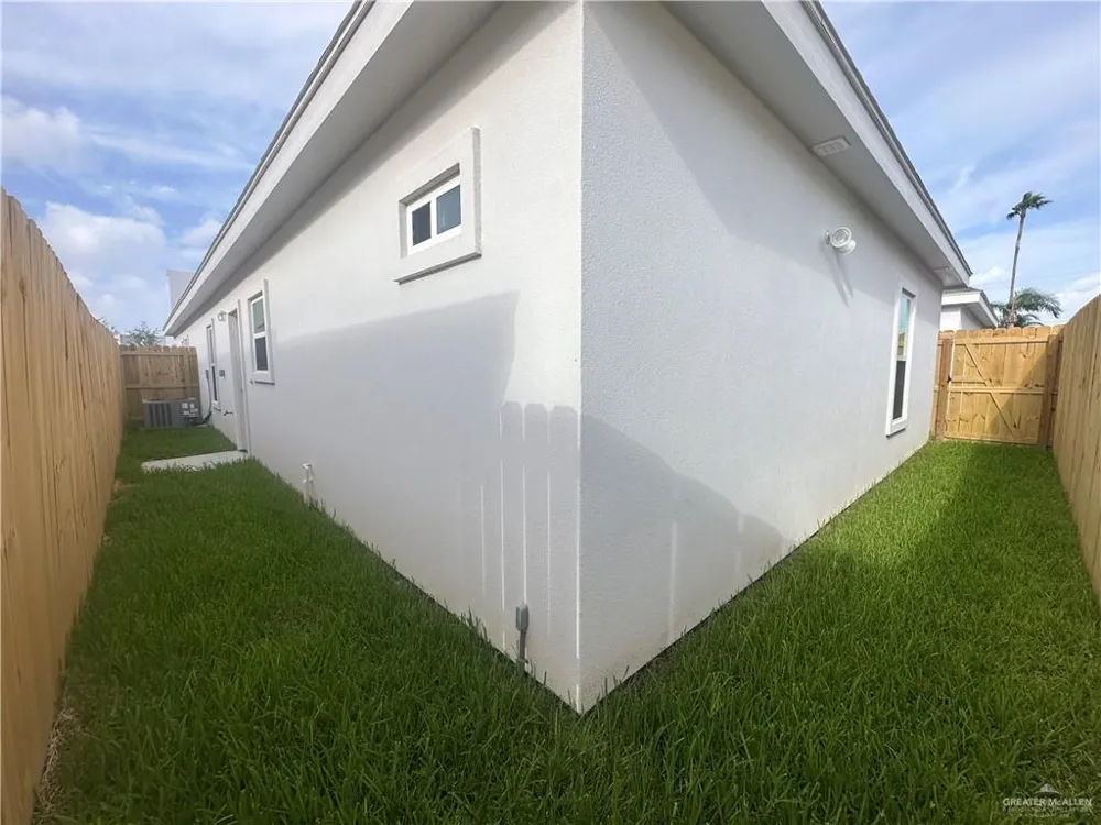 2609 E Hayes Avenue Alton, TX 78573