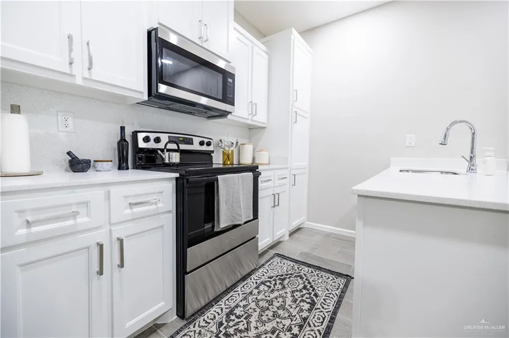 2609 E Hayes Avenue Alton, TX 78573