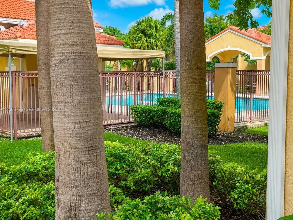 7830 NW 6th St #204 Pembroke Pines, FL 33024