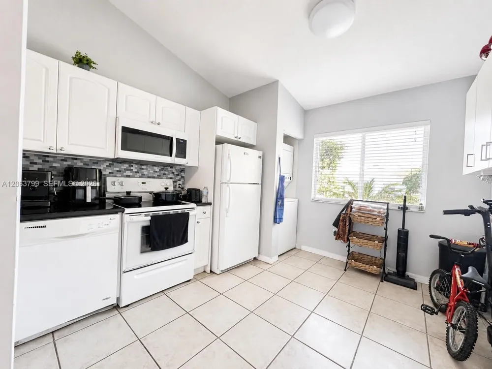 7830 NW 6th St #204 Pembroke Pines, FL 33024