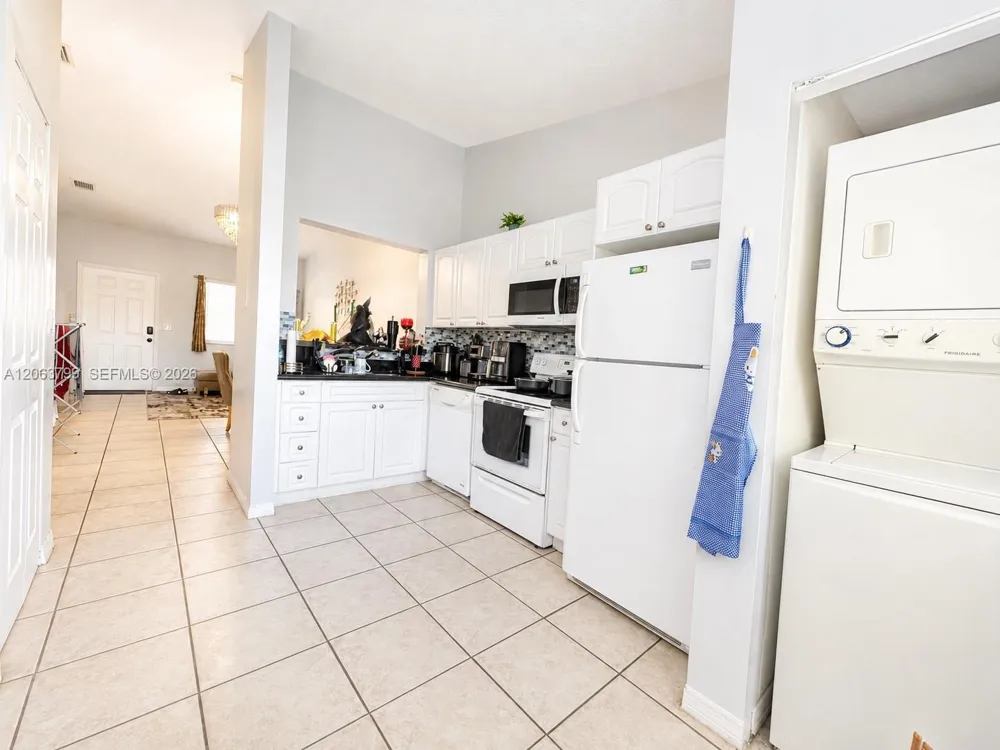 7830 NW 6th St #204 Pembroke Pines, FL 33024