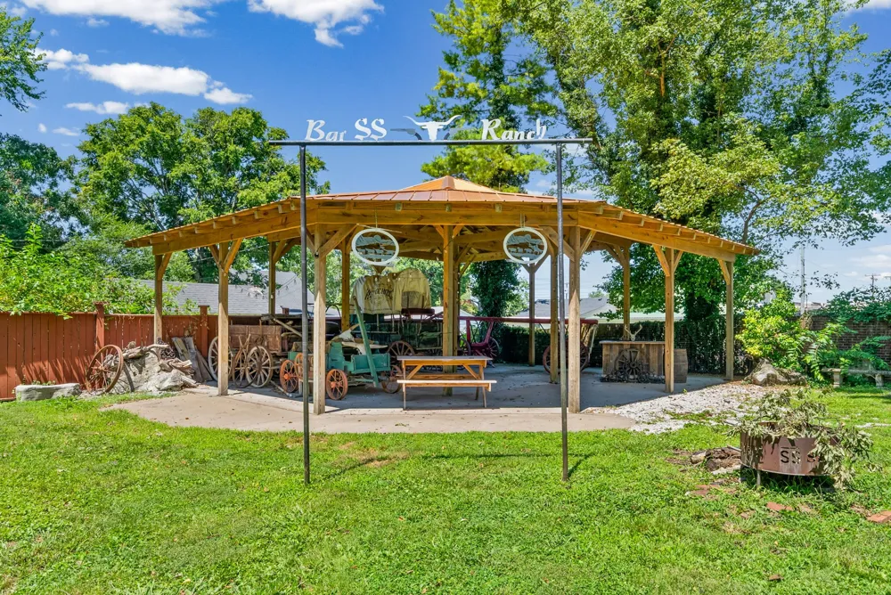 296 S Main St Russellville, KY 42276