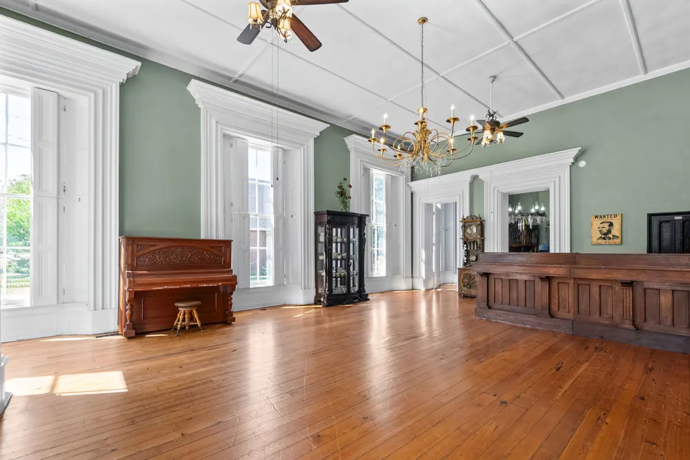 296 S Main St Russellville, KY 42276