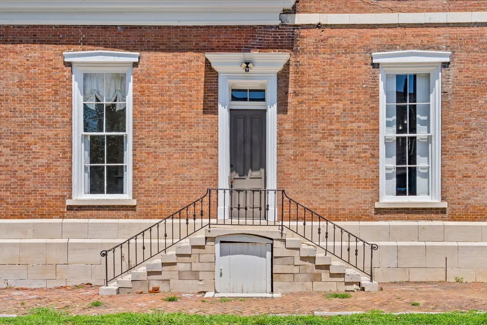 296 S Main St Russellville, KY 42276