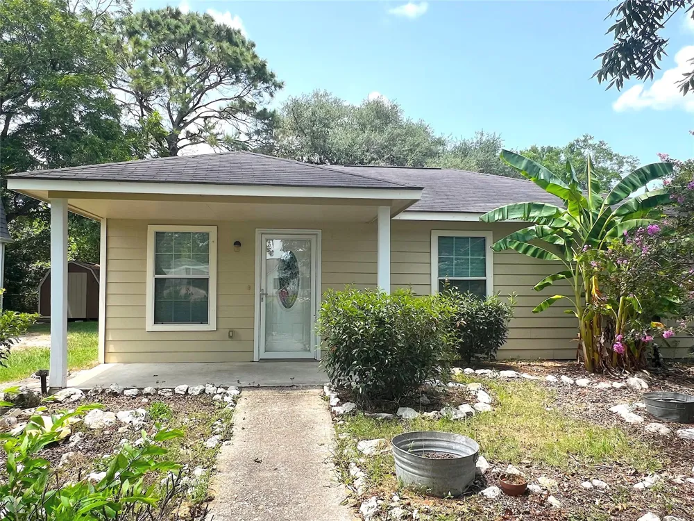 1006 2nd Street Louise, TX 77455
