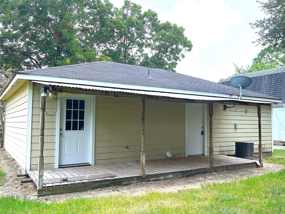 1006 2nd Street Louise, TX 77455