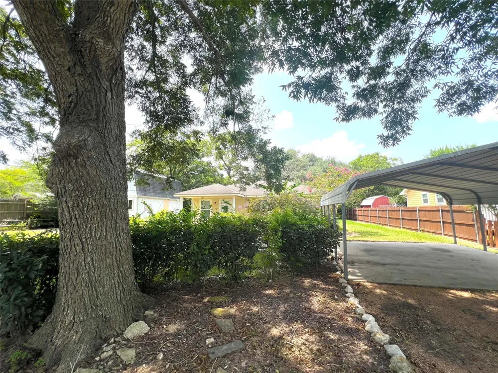 1006 2nd Street Louise, TX 77455
