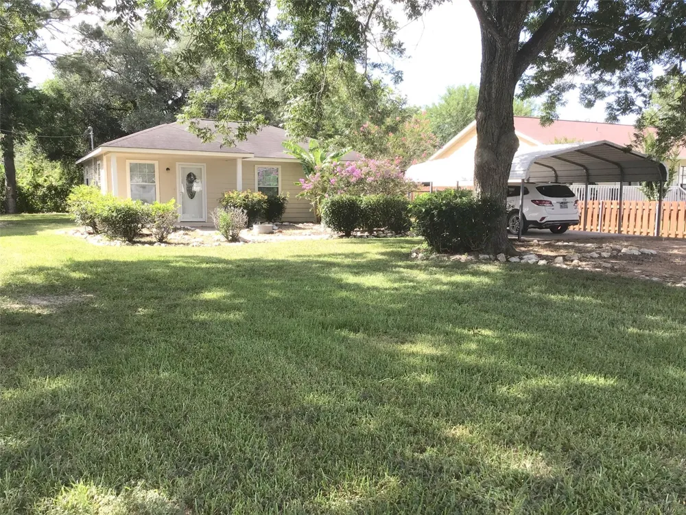1006 2nd Street Louise, TX 77455