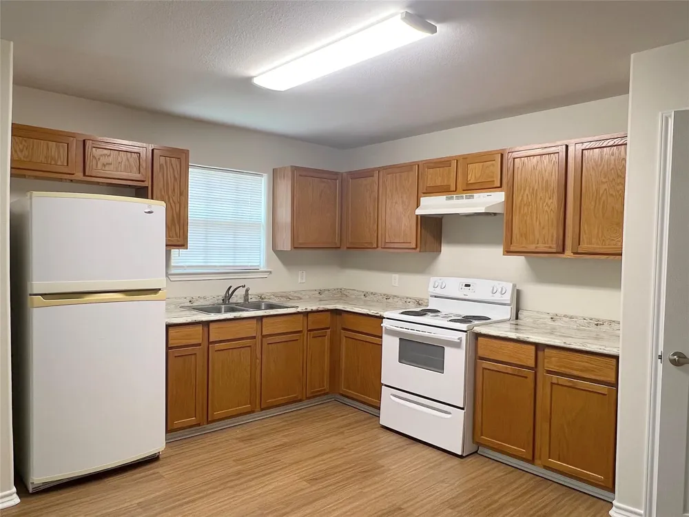 1006 2nd Street Louise, TX 77455