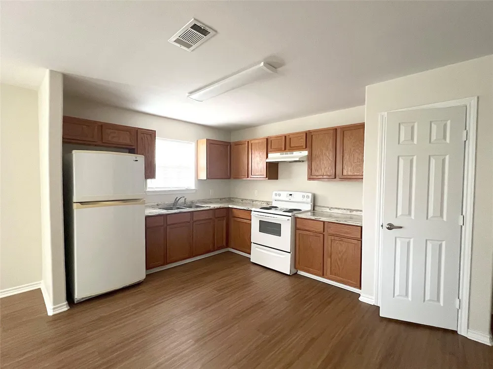 1006 2nd Street Louise, TX 77455