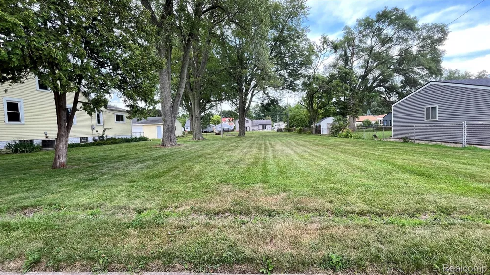 27250 Edward Street Roseville City, MI 48066