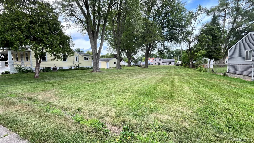 27250 Edward Street Roseville City, MI 48066
