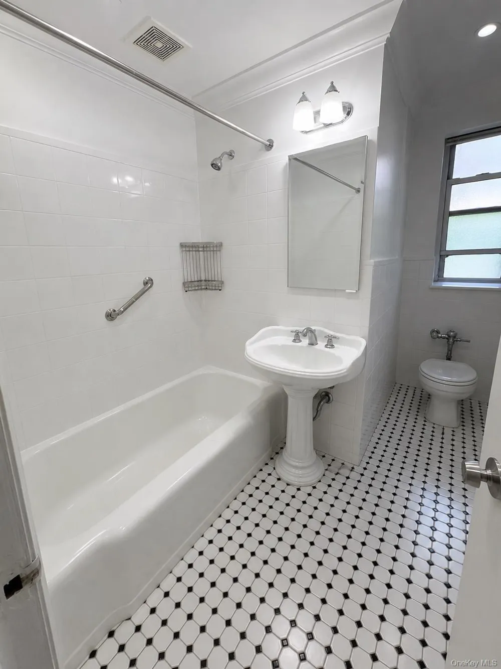 67-38 108th Street #C27 Forest Hills, NY 11375