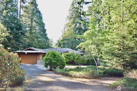 152 Charles Way