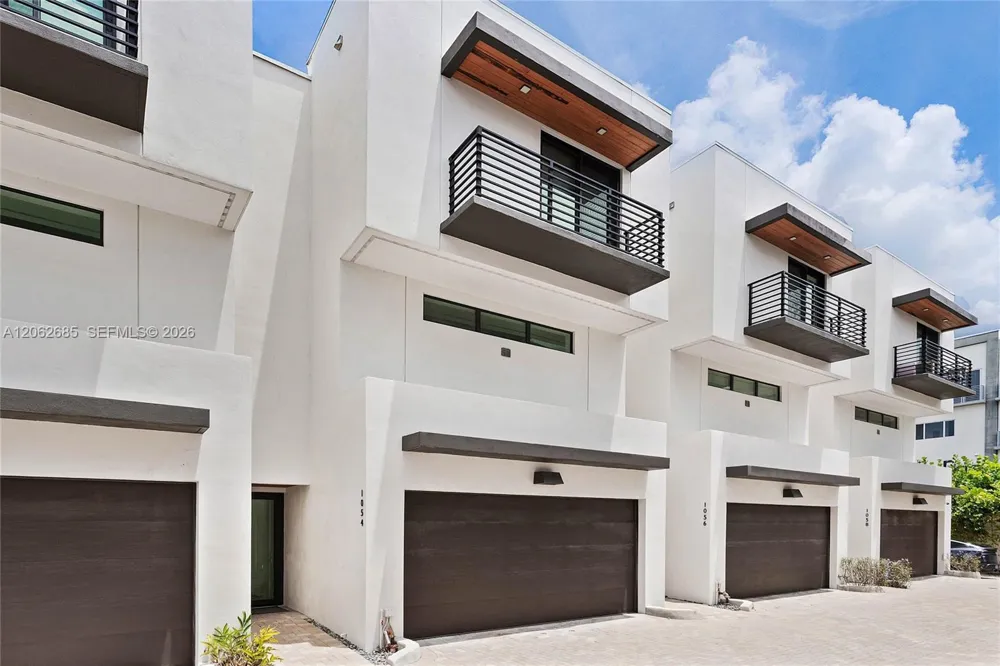 1054 Victoria Park Rd Fort Lauderdale, FL 33304