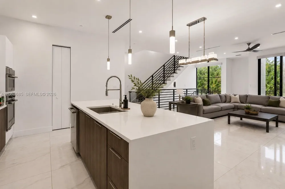 1054 Victoria Park Rd Fort Lauderdale, FL 33304