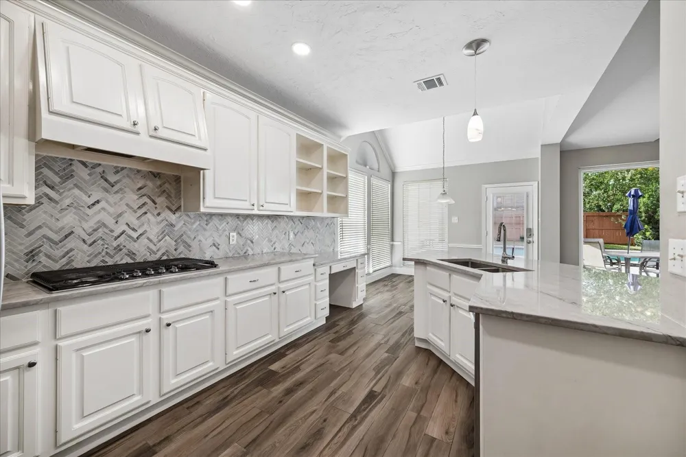 2202 Riverway Oak Drive Kingwood, TX 77345