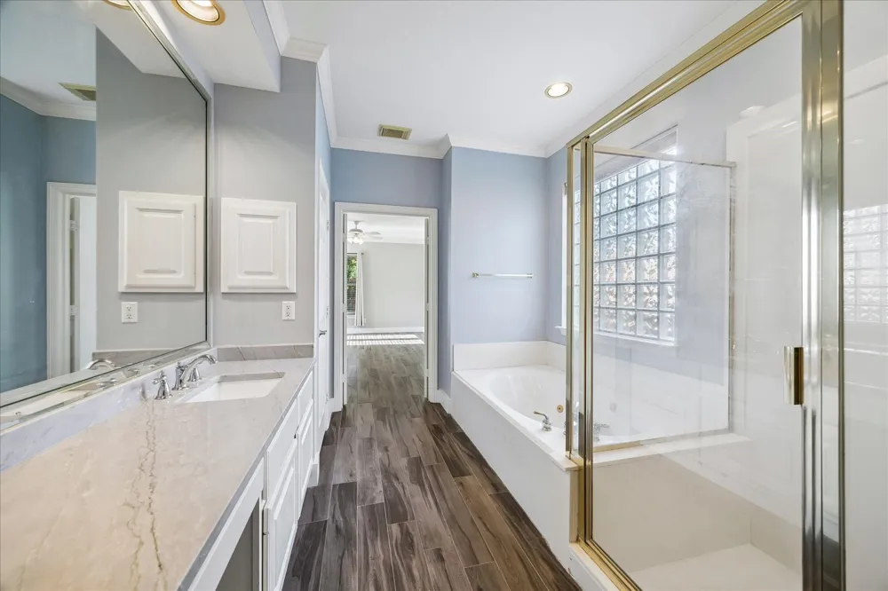 2202 Riverway Oak Drive Kingwood, TX 77345
