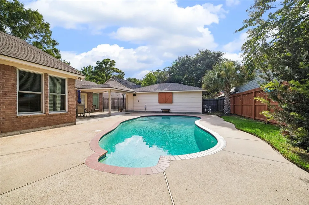 2202 Riverway Oak Drive Kingwood, TX 77345