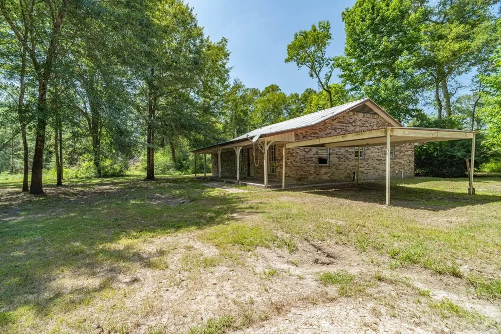 917 County Road 331 Cleveland, TX 77327