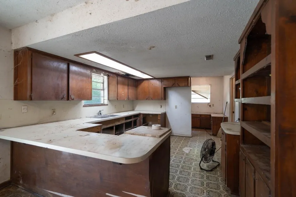 917 County Road 331 Cleveland, TX 77327
