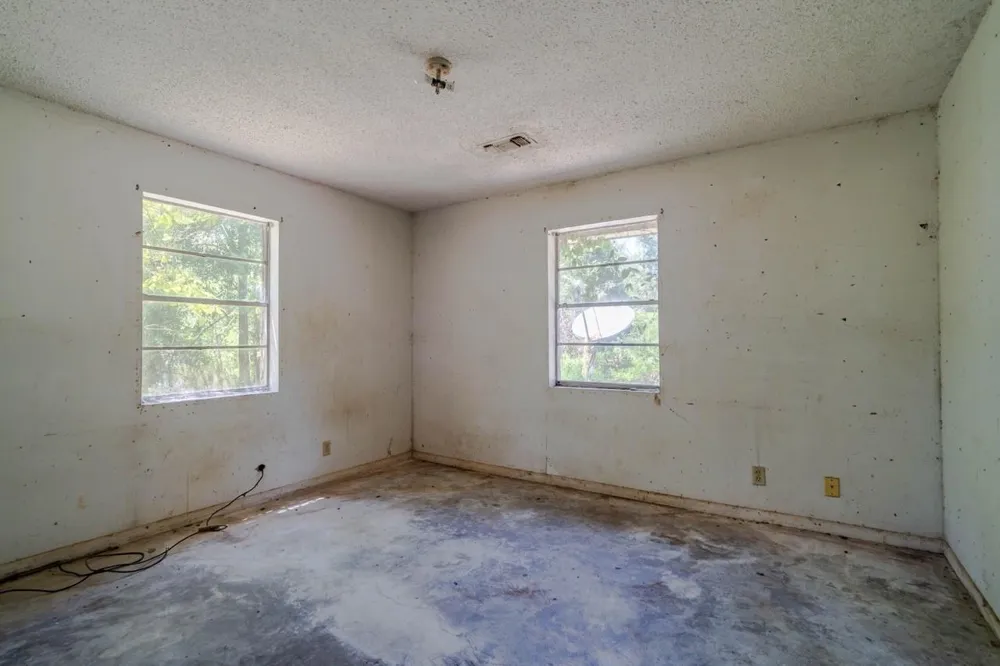 917 County Road 331 Cleveland, TX 77327