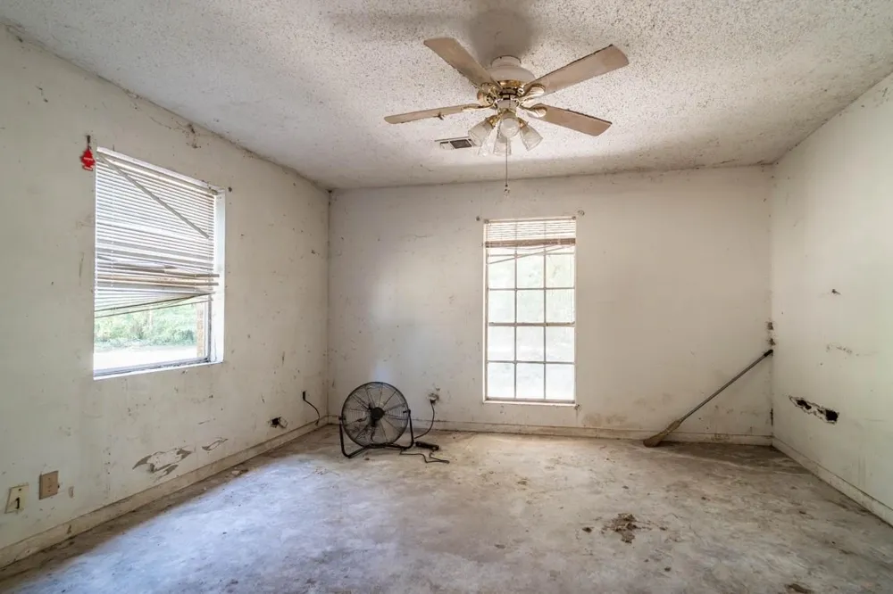 917 County Road 331 Cleveland, TX 77327