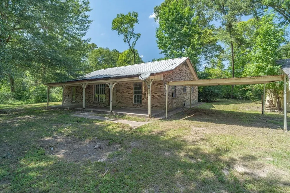 917 County Road 331 Cleveland, TX 77327