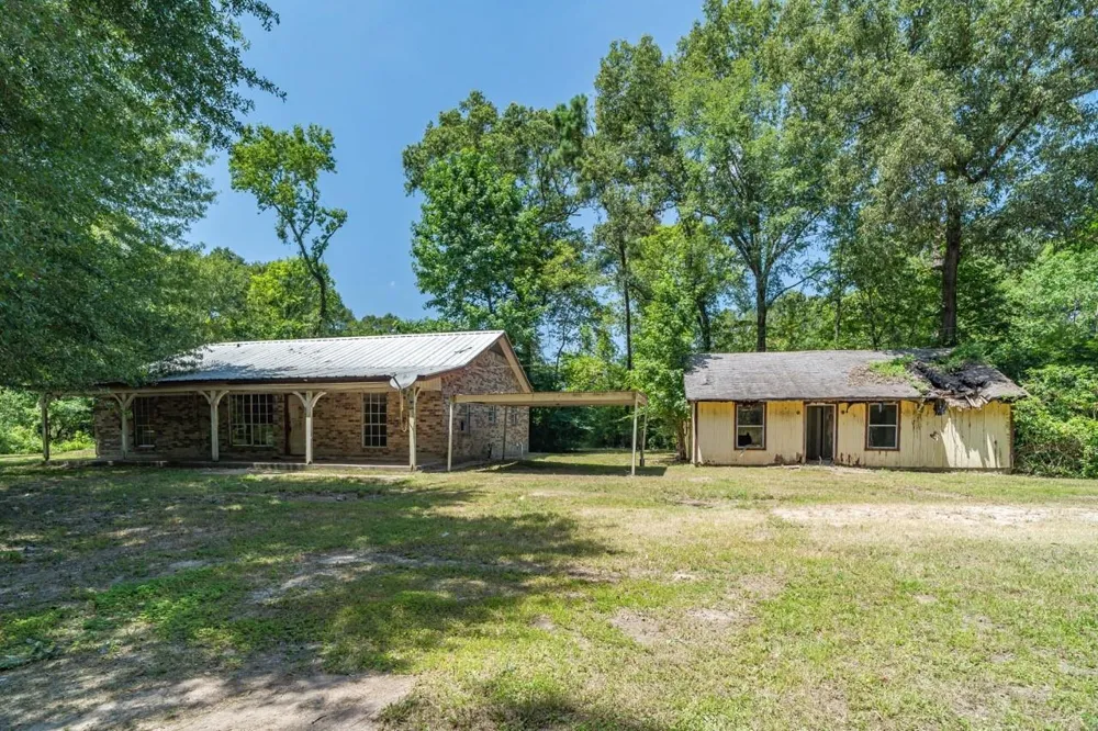 917 County Road 331 Cleveland, TX 77327