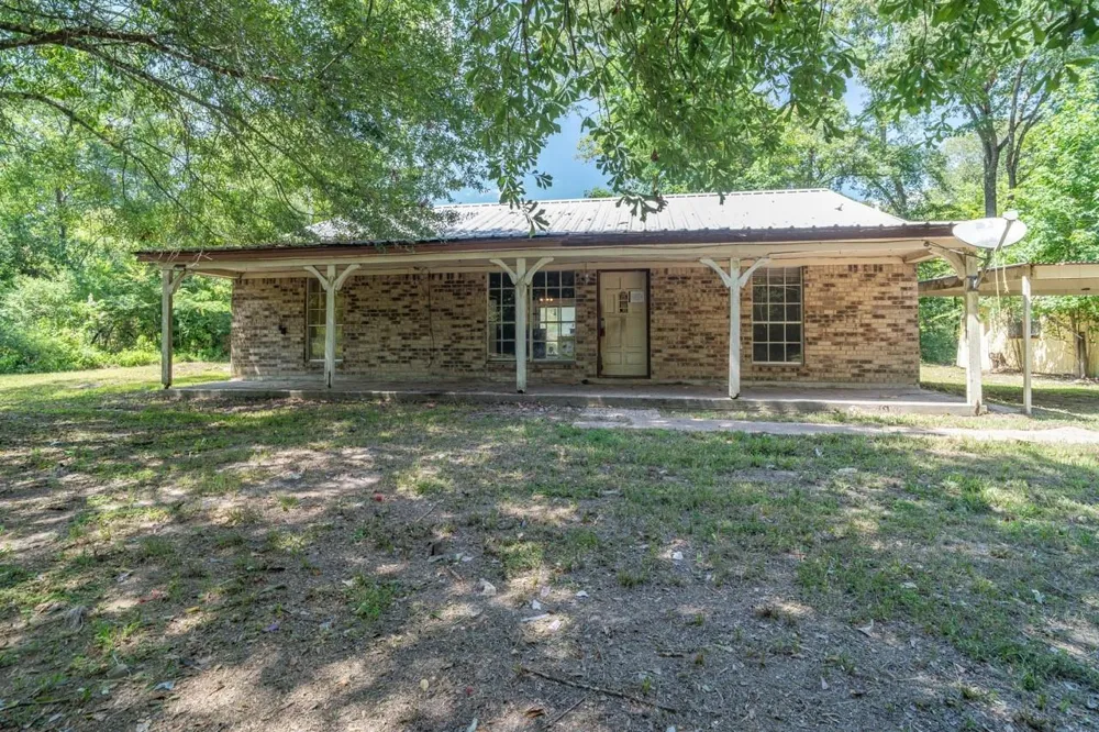 917 County Road 331 Cleveland, TX 77327