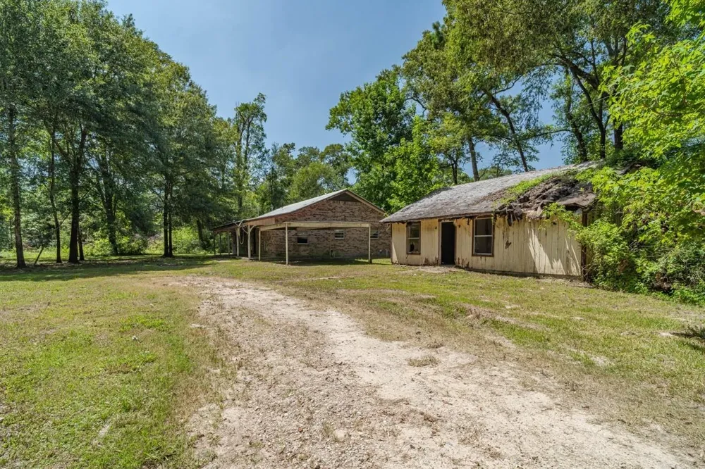 917 County Road 331 Cleveland, TX 77327