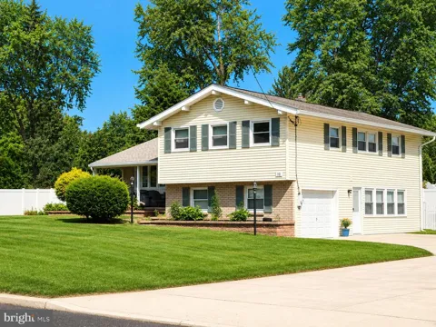 10 WEDGEWOOD DRIVE