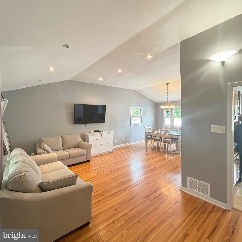 10 WEDGEWOOD DRIVE Cinnaminson, NJ 08077