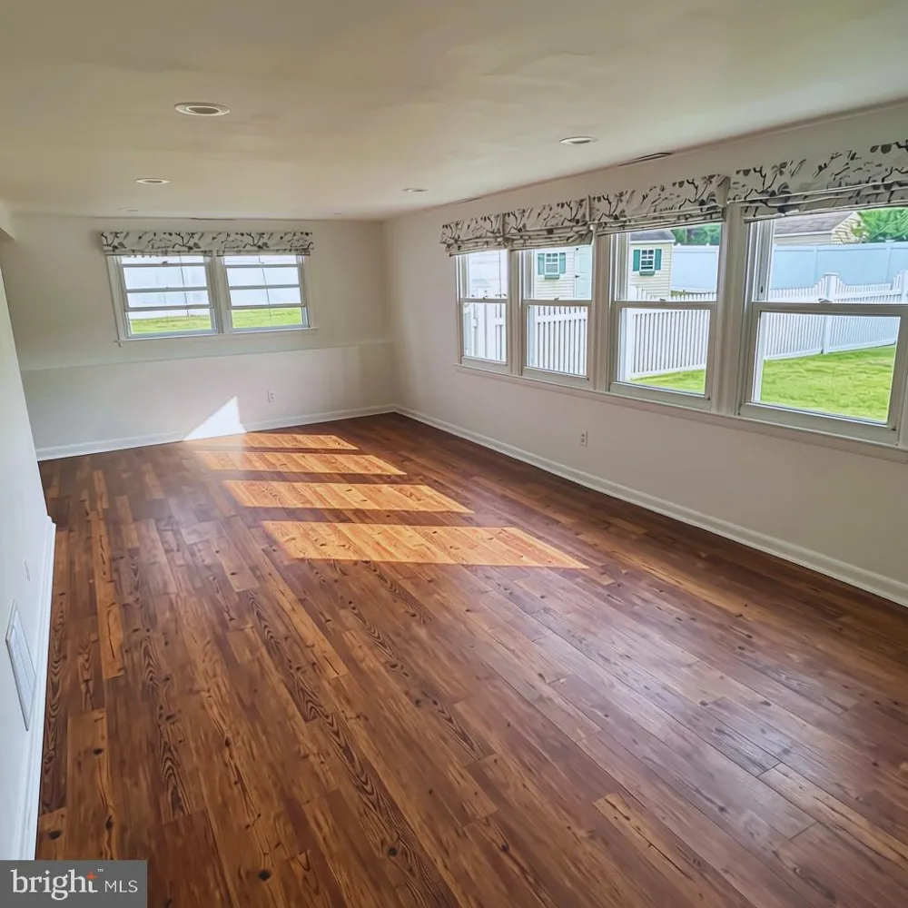10 WEDGEWOOD DRIVE Cinnaminson, NJ 08077