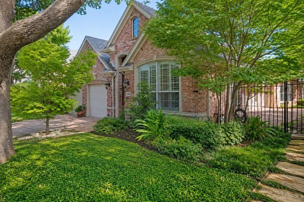 3785 Park Place Addison, TX 75001