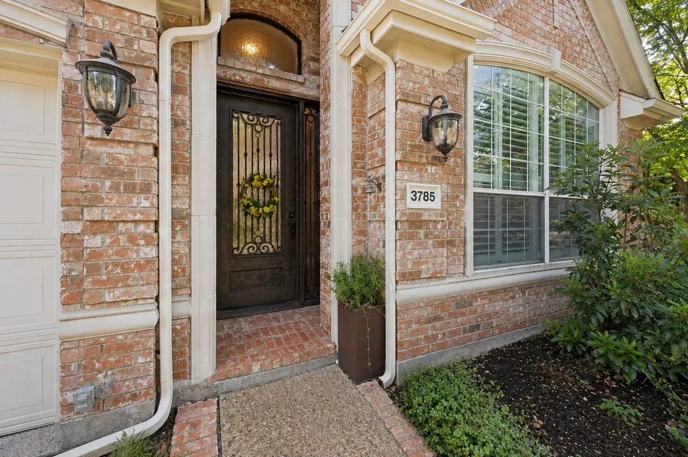 3785 Park Place Addison, TX 75001
