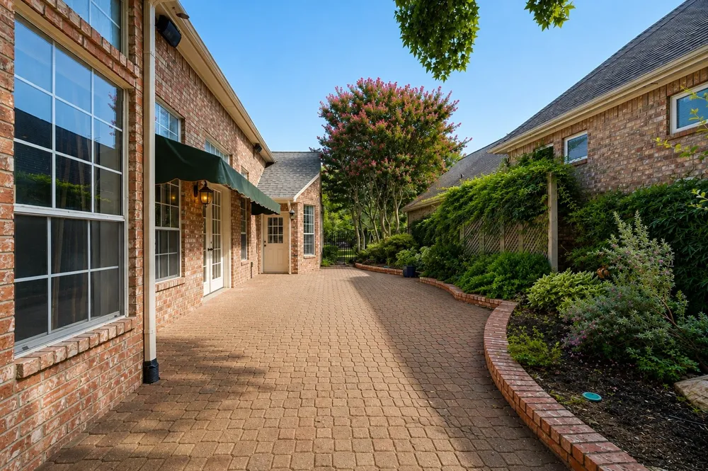 3785 Park Place Addison, TX 75001