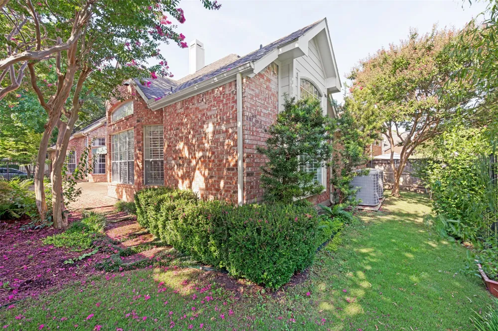 3785 Park Place Addison, TX 75001